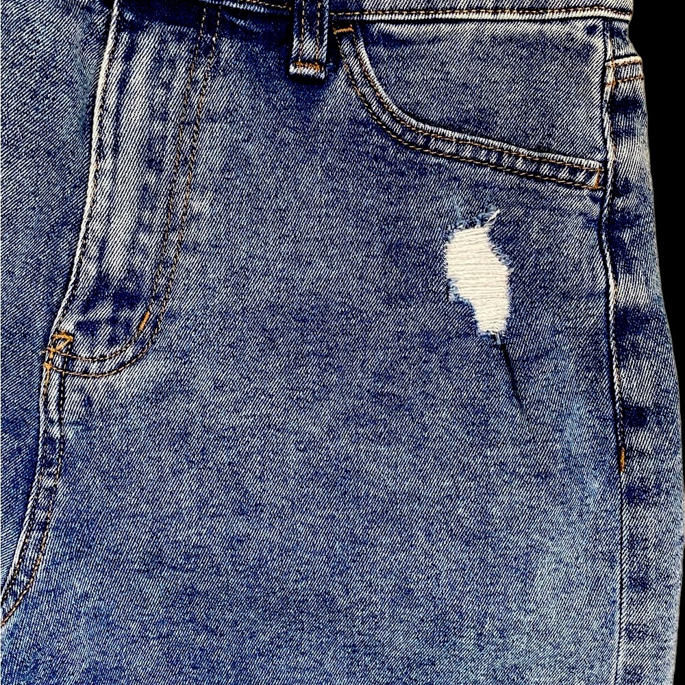 SOLD Hi-Rise Jean Shorts, Distressed, Boyfriend Midi, Acid Washed, NWT , 7/27 - Picture 4 of 9